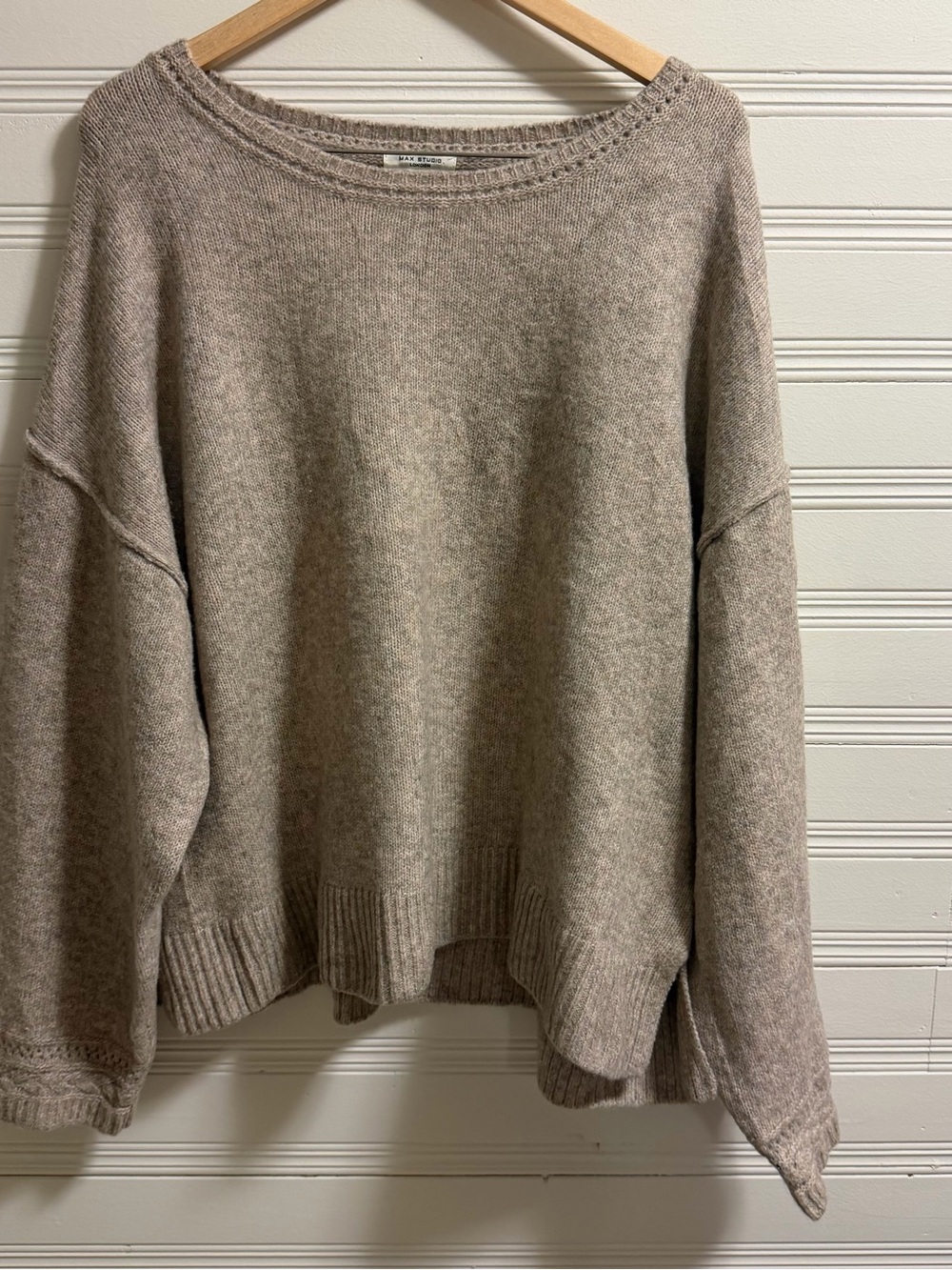 Women’s Beige Oversized Knit Sweater minimalist
